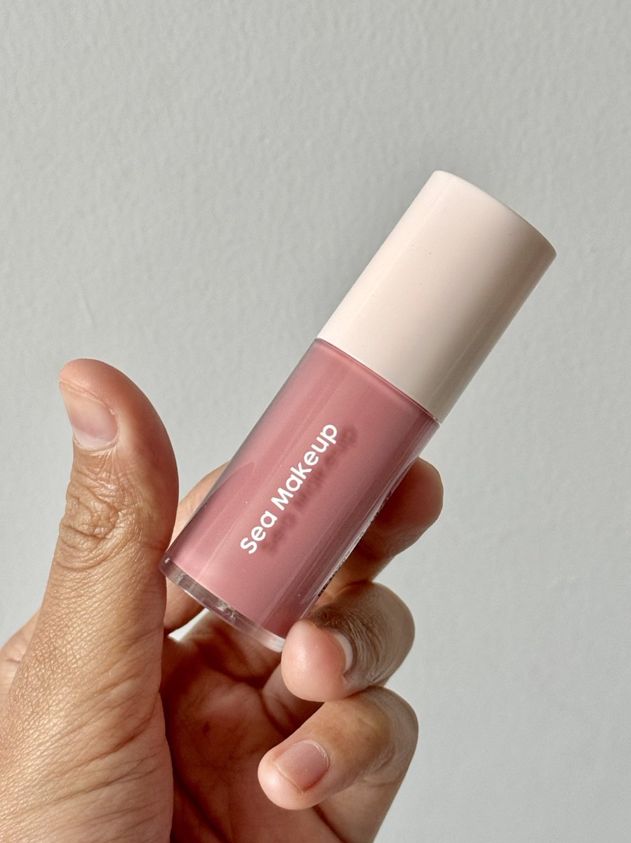 cloudysnowys's tweet photo. ─SEA MAKEUP shade primrose dawn

ga cuma punya 1 shade, aku punya hampir semua shadenya karena bagus banget gampang di blend & warnanya pigmented!

ini yang shade primrose dawn fav aku & paling sering aku pakai warna pinknya lebih ke pink muda, cantik deh tapi tetep on point kalau dipake warnanya ga begitu medok juga 🫶🏻
