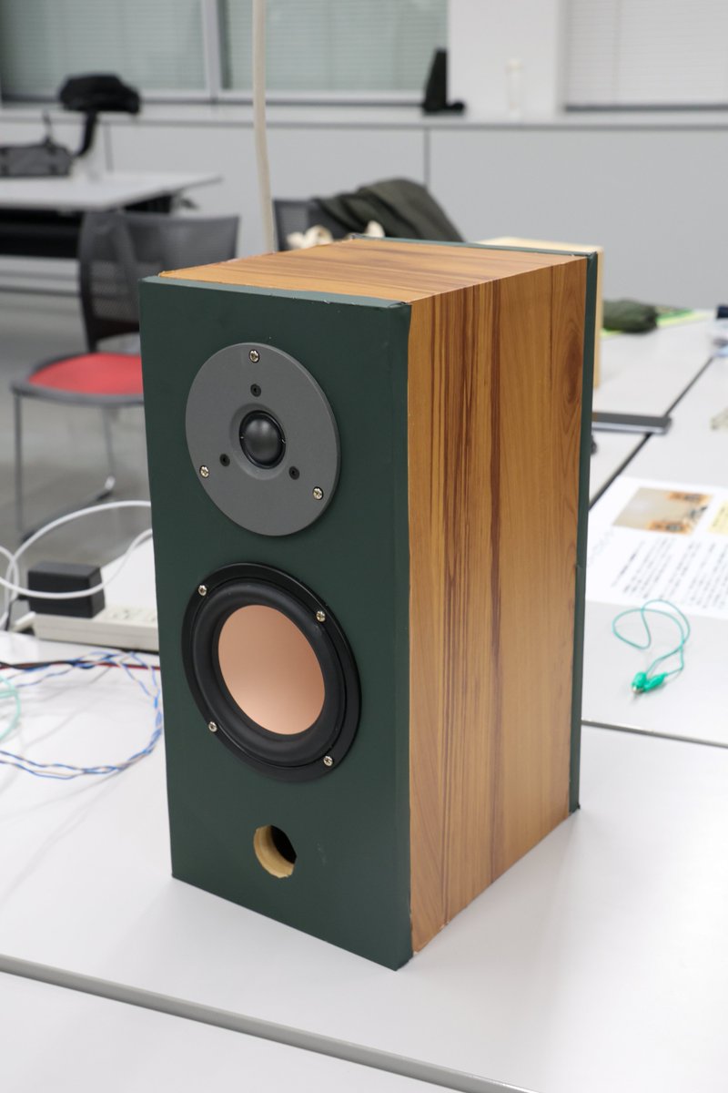 TDU_2audio's tweet photo. 新入生歓迎会の時の写真です
この子たちは昨年度製作したスピーカーと現在制作中のスピーカー！ https://t.co/R7SY9ekmw7