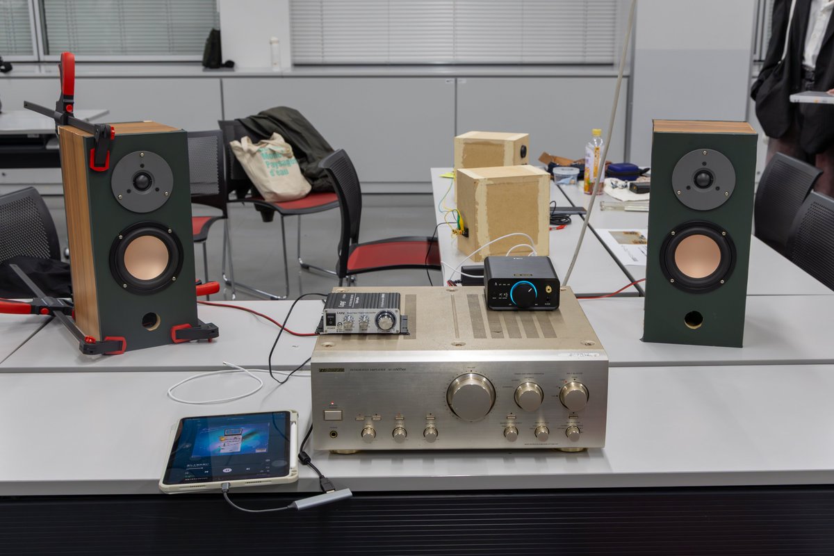 TDU_2audio's tweet photo. 新入生歓迎会の時の写真です
この子たちは昨年度製作したスピーカーと現在制作中のスピーカー！ https://t.co/R7SY9ekmw7