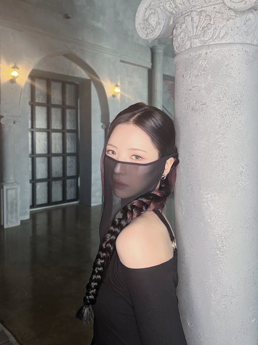 NiziU__official's tweet photo. [#NiziU_CAM］
#HappyMAYAday Behind Photos📸💜

#NiziU_BDay #MAYA
#NiziU #ニジュー #니쥬 #WithU https://t.co/T3QF5S5eIY