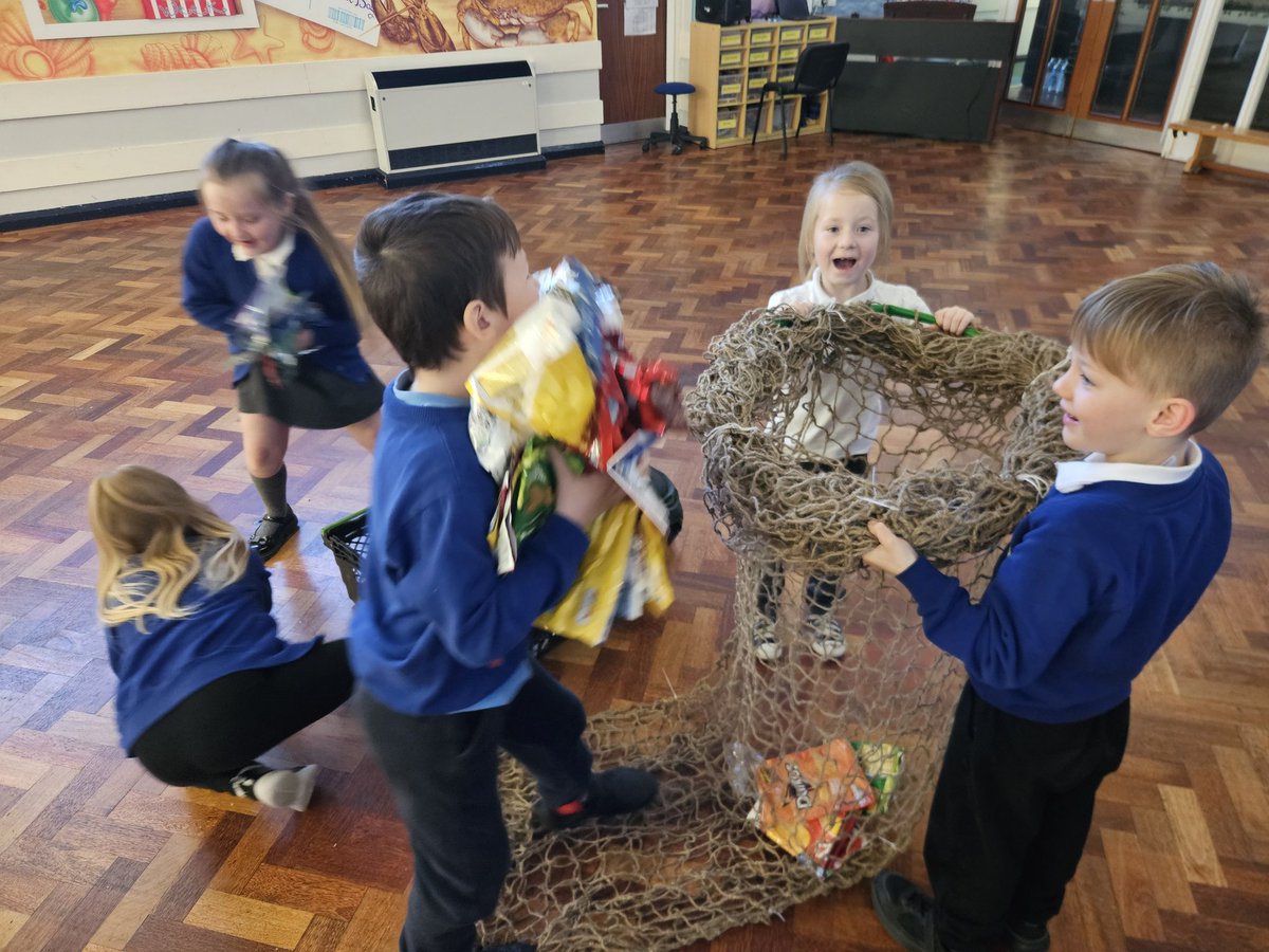 YForyd's tweet photo. Global Ocean Trawler Challenge.We are collecting crisps and sweet wrappers to fill this huge trawler net to help keep rubbish out of our environment.The first 100 bags have been emptied into the net-but we need your help!@BritishIronwork @EcoSchoolsWales https://t.co/yMrvpdrca6