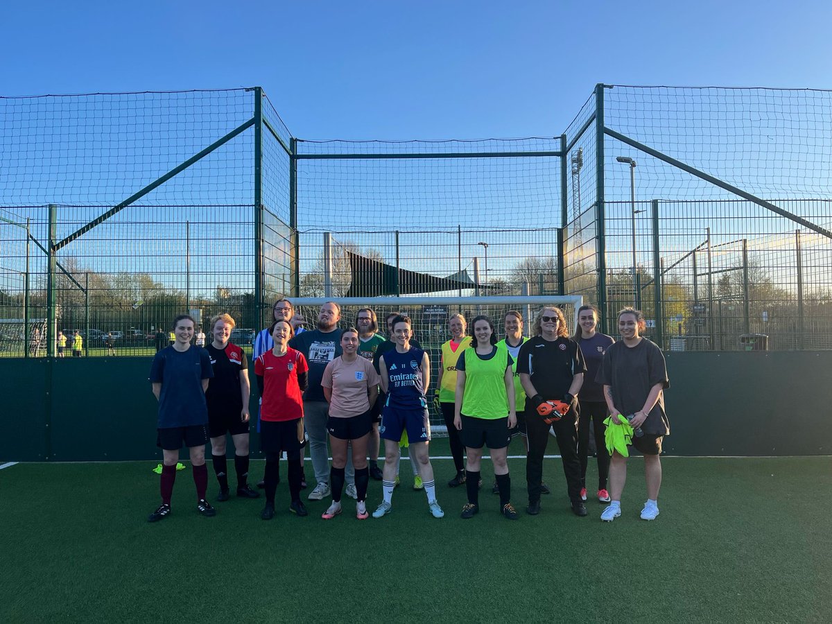 rainbow_blades's tweet photo. Another beautiful evening of football 🌅

Amazing turnout at last night’s inclusive football session. Our numbers have doubled since the first week! 📈

With @CommunitySUFC, we’re proud to offer a fun, inclusive space where everyone gets the chance to play ⚽️ https://t.co/AYPjCA4hpI
