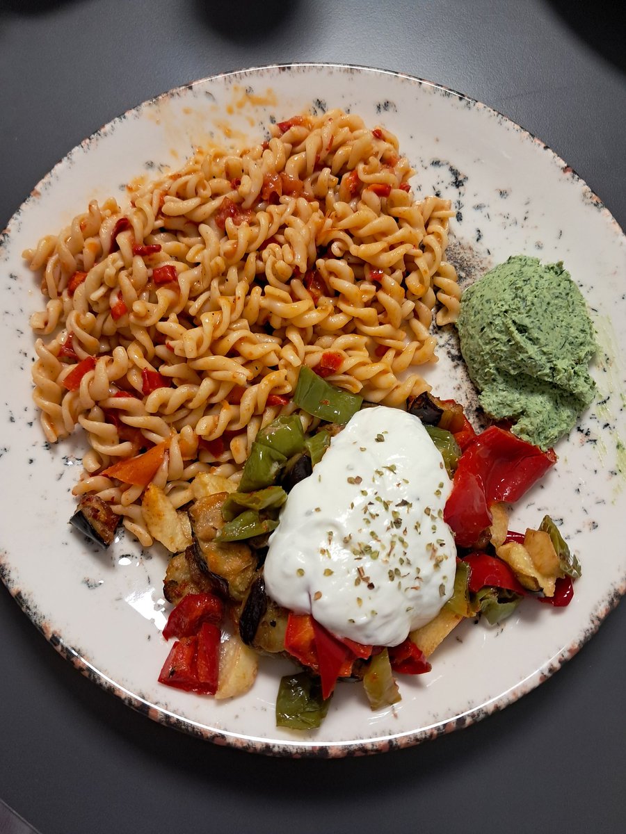elif1197's tweet photo. Lunch 🍜 https://t.co/CpIVnzkzPT