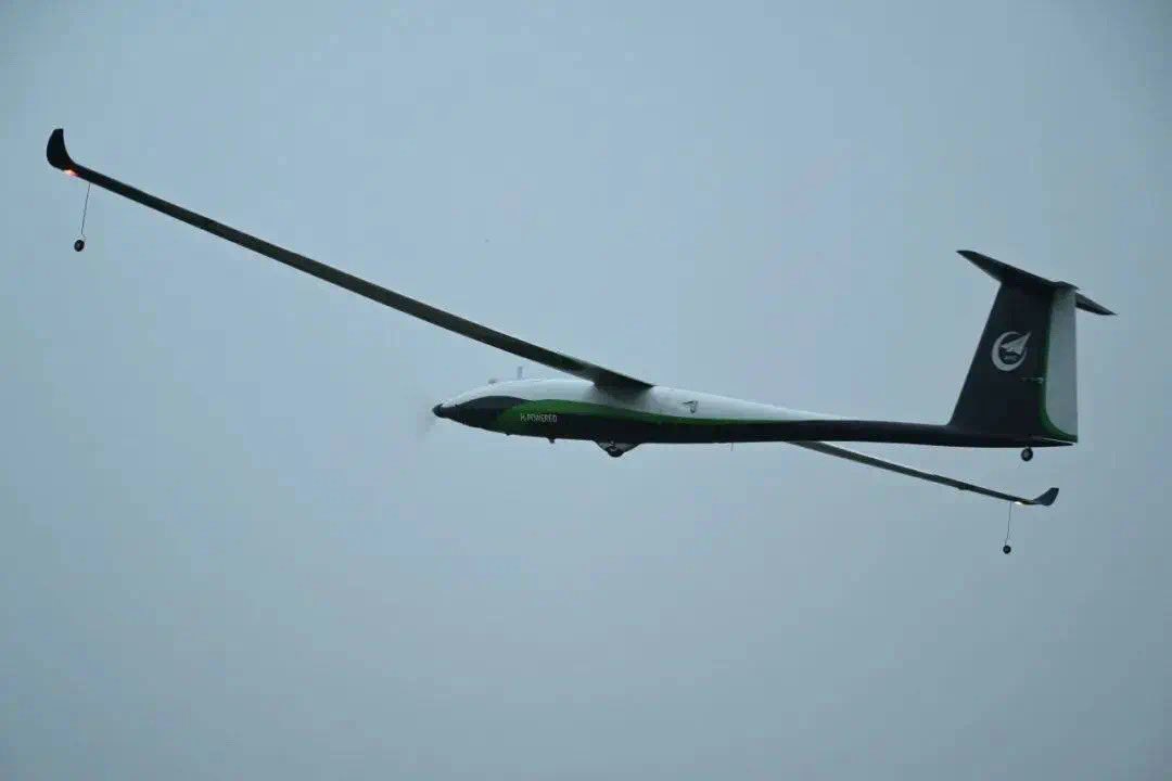🚀The 50kg - class hydrogen - powered drone from AVIC Chengdu Aircraft has achieved a 30 - hour non - stop cross - day - and - night long - endurance flight. This is a remarkable feat in the field of unmanned aerial vehicles! #AVIC #HydrogenPoweredDrone #LongEnduranceFlight