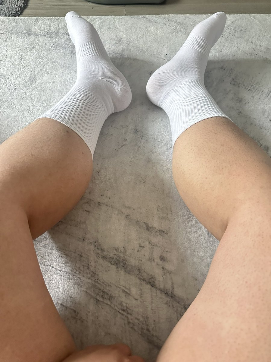 EdmundPray's tweet photo. 狗冲谁都摇尾巴 https://t.co/LsWkb6FUPm