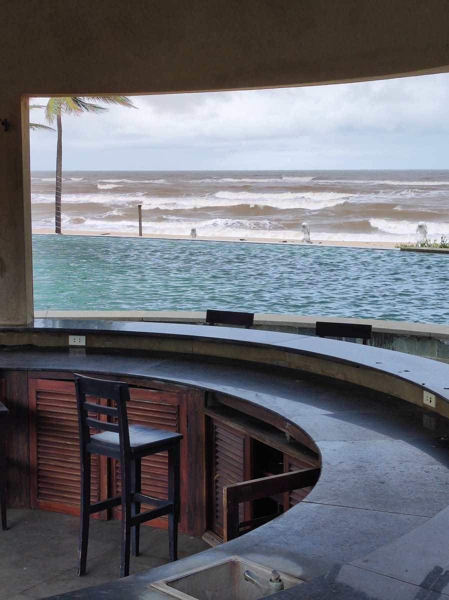 Несмешное кино tweet media