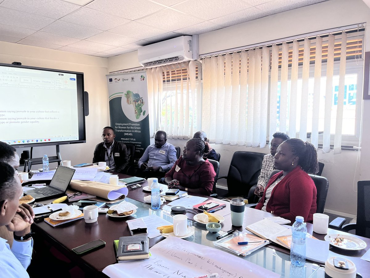 Mglsd_UG's tweet photo. Today, @MGLSD_UG in partnership with @giz_uganda held a workshop on the Gender makes Business Sense (GmBS) approach, highlighting how gender equality drives better business, especially in agriculture.#GenderEquality #WE4D #InclusiveDevelopment #GmBS https://t.co/74U3aNywel