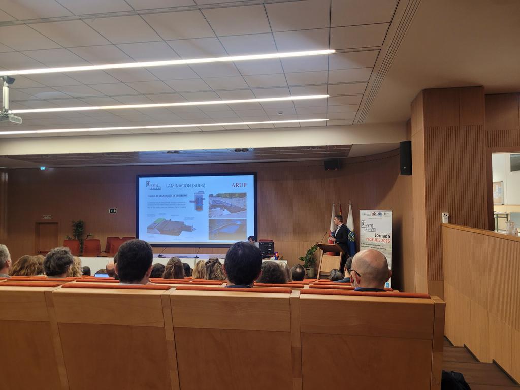 Hidrostank's tweet photo. Interesante presentación sobre el Diseño de sistemas de drenaje sostenible en @AjSJDespi, Barcelona. David Matellanes, de @Arup
#SUDS
@redSUDS https://t.co/QT9UTerUYh