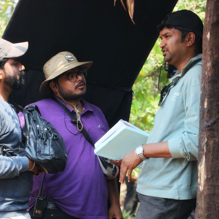 AbhiramMahakali's tweet photo. Love to be the bridge between vision and execution on a film set.
#Nadhi #AvalokiteswaraFilms #DirectionDepartment https://t.co/Hv195alIwZ