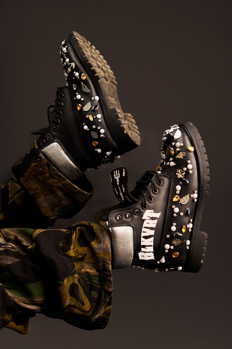 BeezyOsha's tweet photo. BLKVRT X TIMBERLAND

I’m excited to finally share this project I’ve been building  for a while now.
Started with a pair of old Timbs I couldn’t let go of and turned it into something bigger
A tribute to legacy, culture, and purpose.
From the streets of Lagos to the world.
RT❤️👏🏽 https://t.co/EjU9J7cZYS