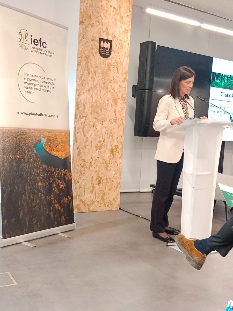 forestalistas's tweet photo. Seguimos en la interesante jornada, Seminario de #IEFC, donde se está ofreciendo una visión general de las herramientas existentes en el seguimiento de la salud forestal de los bosques
#Usse #Baskegur #Hazi #Neiker https://t.co/xMAERpunrs