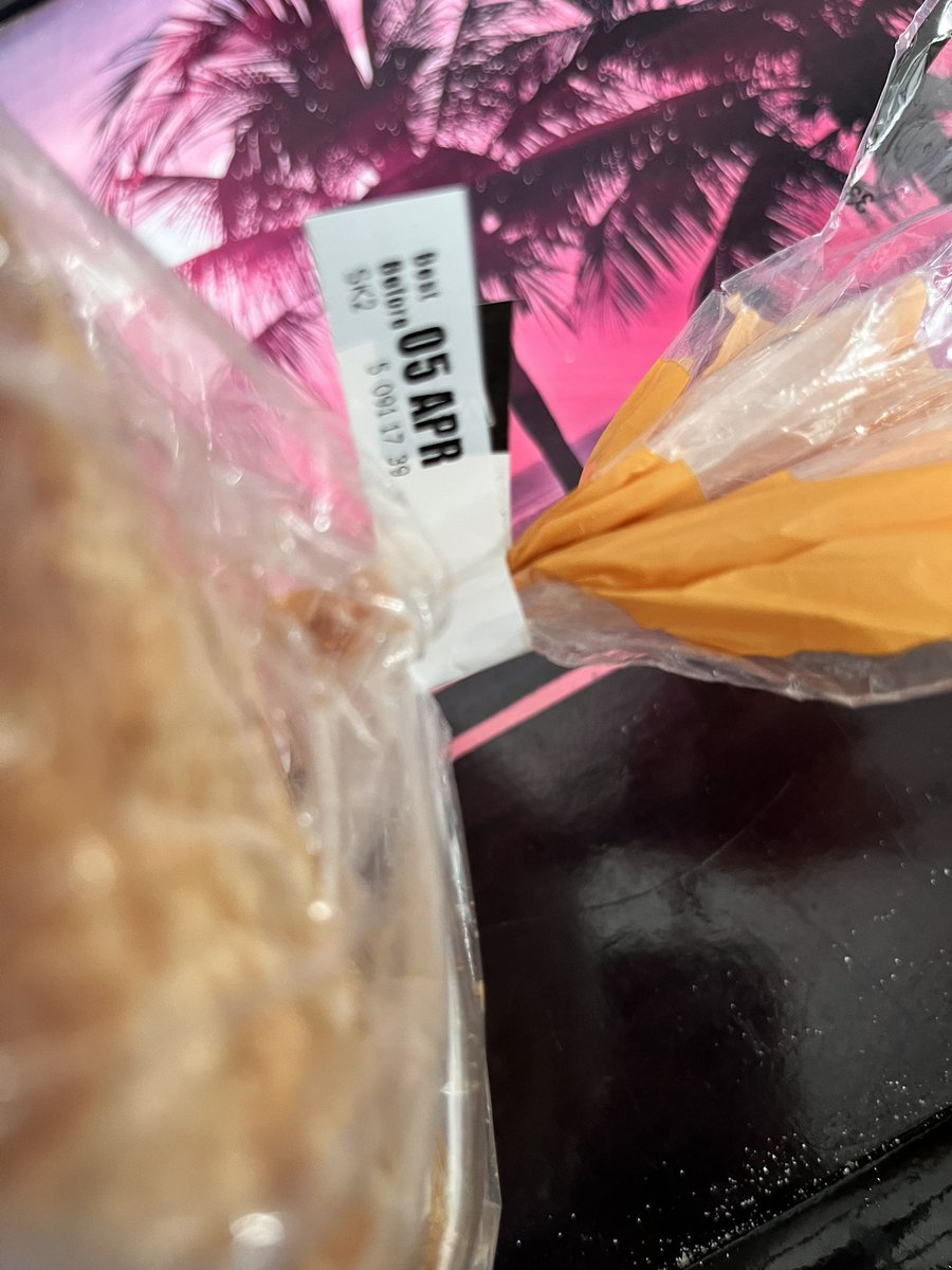ThisIsJ8's tweet photo. @AsdaServiceTeam I requested refund for short date on bread. Delivered Saturday 5th with a BB date 5th. Refund been rejected? Is it expected I would eat a full loaf in a day? https://t.co/rQVJFd5V4e