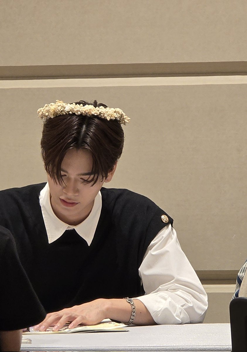 เจ้าชายจูเนียร์ เจ้าชายมาร์คกับมงกุฎดอกไม้ น่ารักมากกก 

JUNIORMARK 2ND FANSIGN
#BKKIBF2025xJuniorMark