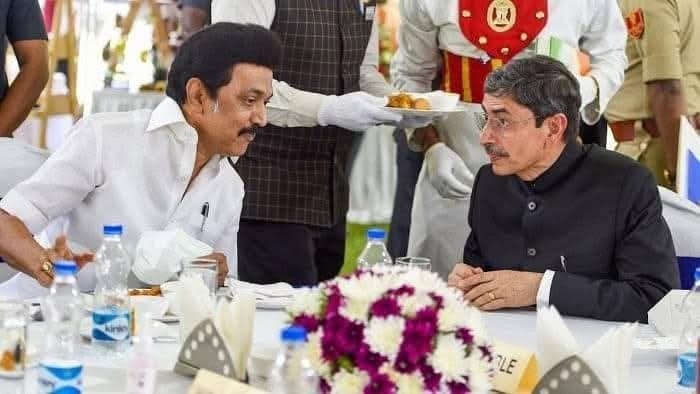 SDhandus81's tweet photo. எங்கள் தலைவரை ஏதாவது செய்யலானு உன்னை அனுப்பி வெச்சானுக ஆனா உன்ன எப்படி  வெச்சு செஞ்சேனு பாத்தியா - முத்துவேல் கருணாநிதி ஸ்டாலின் 

'Stalin is more Dangerous Than kalainger"...
@mkstalin @Udhaystalin @rajiv_dmk #StudentWing https://t.co/g4xV5uGZPn