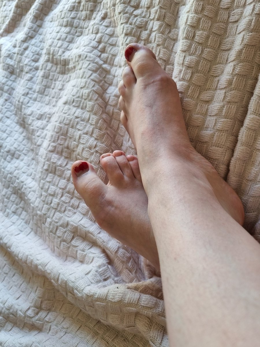 Awww my pedi is chipped...time for you to chip in for a fresh one 💅