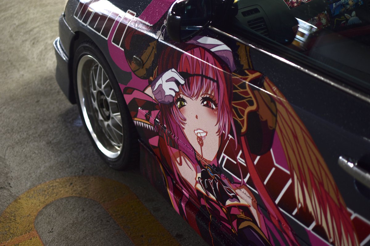 Evfmk's tweet photo. Ahoy！ホロライブ3期生、宝鐘海賊団船長の宝鐘マリンですぅ〜

ずっとやりたかったことが遂にできました〜！
初めての痛車、自分で施工してみたらしわだらけ、カットミス等失敗が多いので1m離れて見てください！！

#宝鐘マリン
#マリンのお宝 https://t.co/jxNBjVaNU0