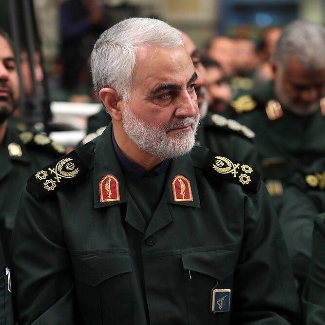 هر کاری دلتون میخواد بکنید...
مذاکره مستقیم یا غیرمستقیم...
اگر ازشون امتیاز ویژه ای گرفتید و وضعیت معیشت مردم و وضعیت کشور بهتر شد ، ناز شصتتون ، دستتون رو هم میبوسیم!
اگر هم باز رکب خوردید که خاک بر سرتون!
اما یادتون باشه هر اتفاقی بیفته ما با آمریکا پدرکشتگی داریم