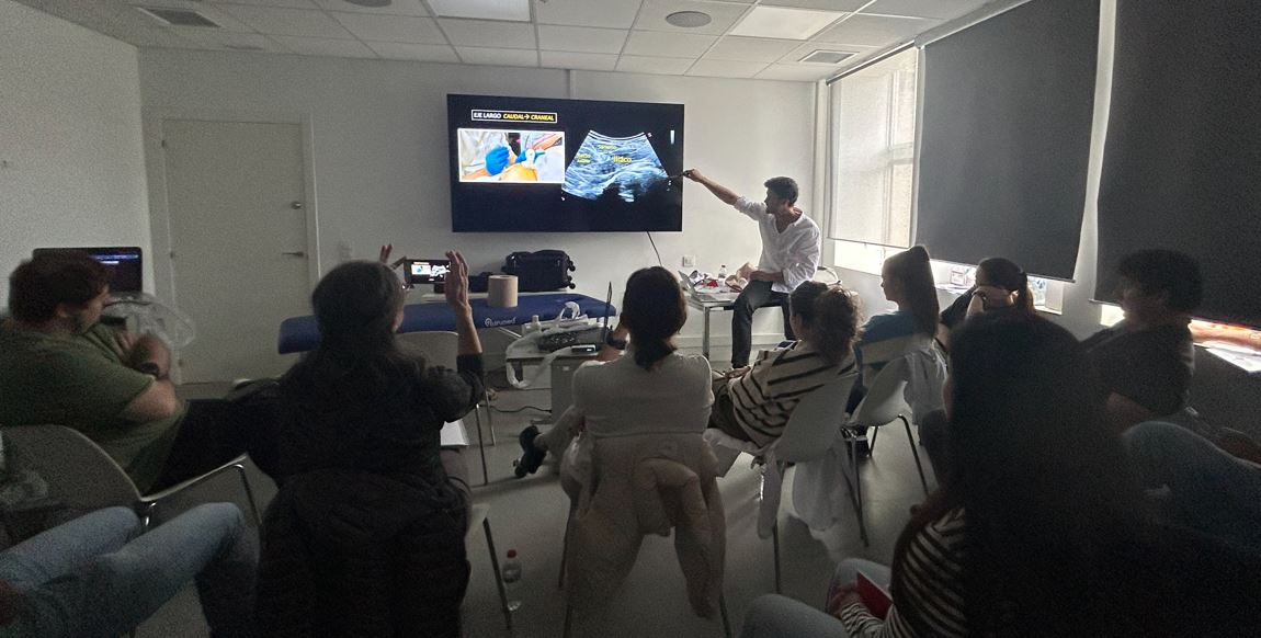 hjoan23's tweet photo. 🩺💉 Èxit del Curs Pràctic d’Infiltracions Intraarticulars Ecoguiades! Organitzat pel Servei de Cirurgia Ortopèdica i Traumatologia de l’@hjoan23, la jornada va reunir experts i residents per compartir coneixements en ecografia i procediments ecoguiats
#formacio #salut #simulacio https://t.co/2MIqT5TLYi