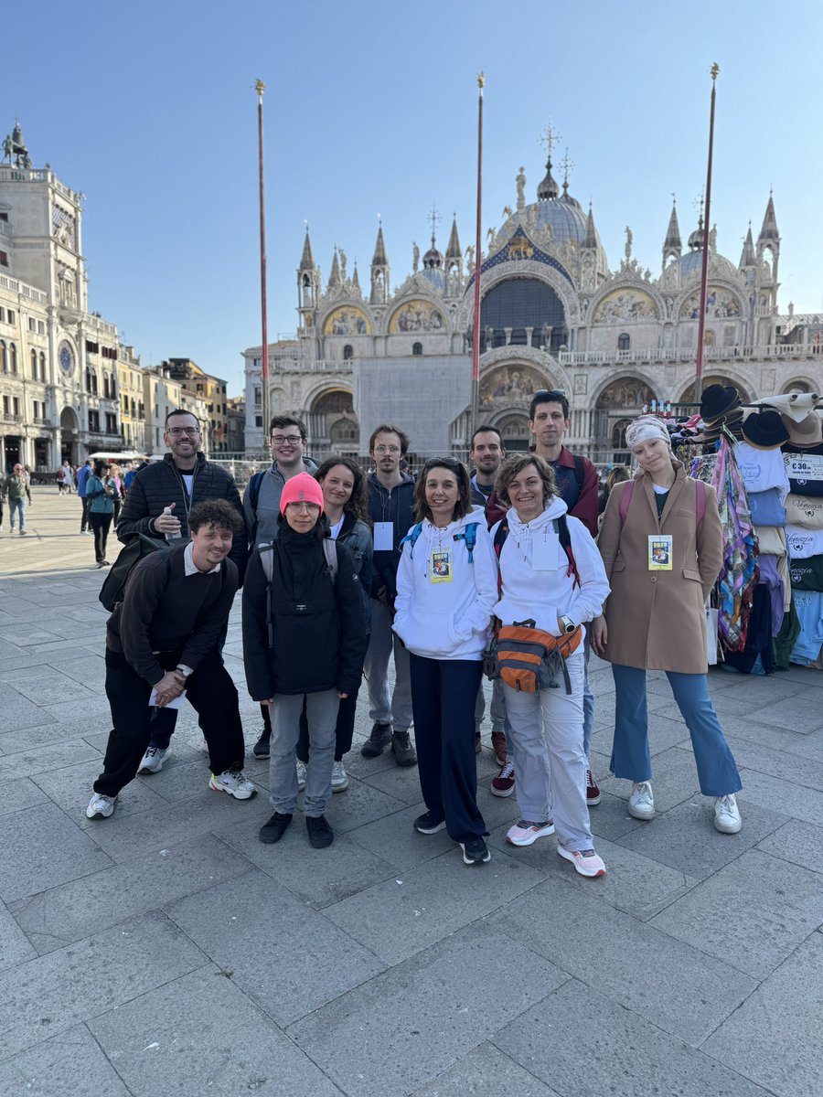 discunipd's tweet image. Domenica insieme al #dsmn di @cafoscari  abbiamo partecipato alla marcia @suezoperiponti, esplorando con studenti e studentesse il legame tra arte,restauro e chimica… e abbiamo vinto il Premio ESU Venezia come 1° gruppo più numeroso 🏆

#PLSChimica #discunipd