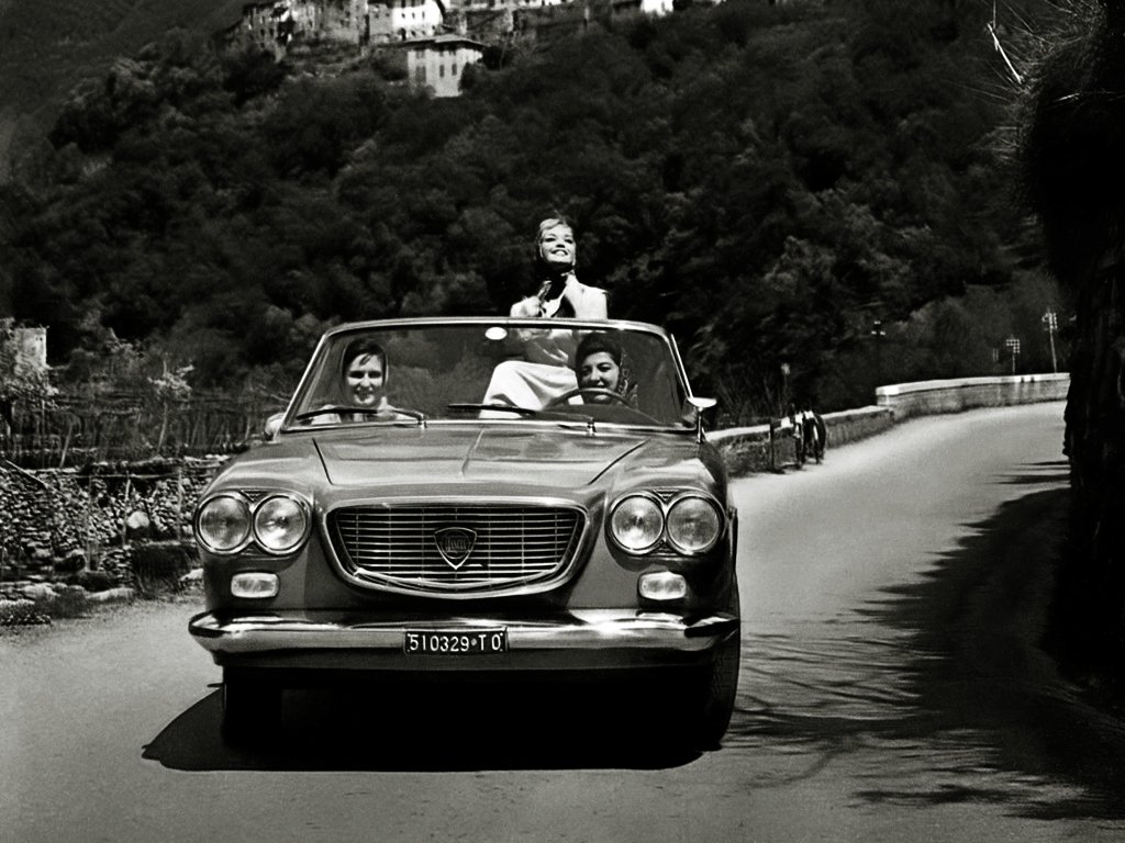 YannRobichon's tweet photo. @GeorgeCochrane1 "Thanks for the helping hand Tony!"... 
#Auto #Automobile #Automobiles #Autos #Cabriolet #Car #CarHistory #Cars #CarsHistory #ClassicCar #Convertible #Coupé #Décapotable #Flavia #Lancia #LanciaFlavia #Michelotti #Photo #Photographie #Photography #TheTonySaga #TonyTuesday #Vignale https://t.co/hMnr7fFwWv