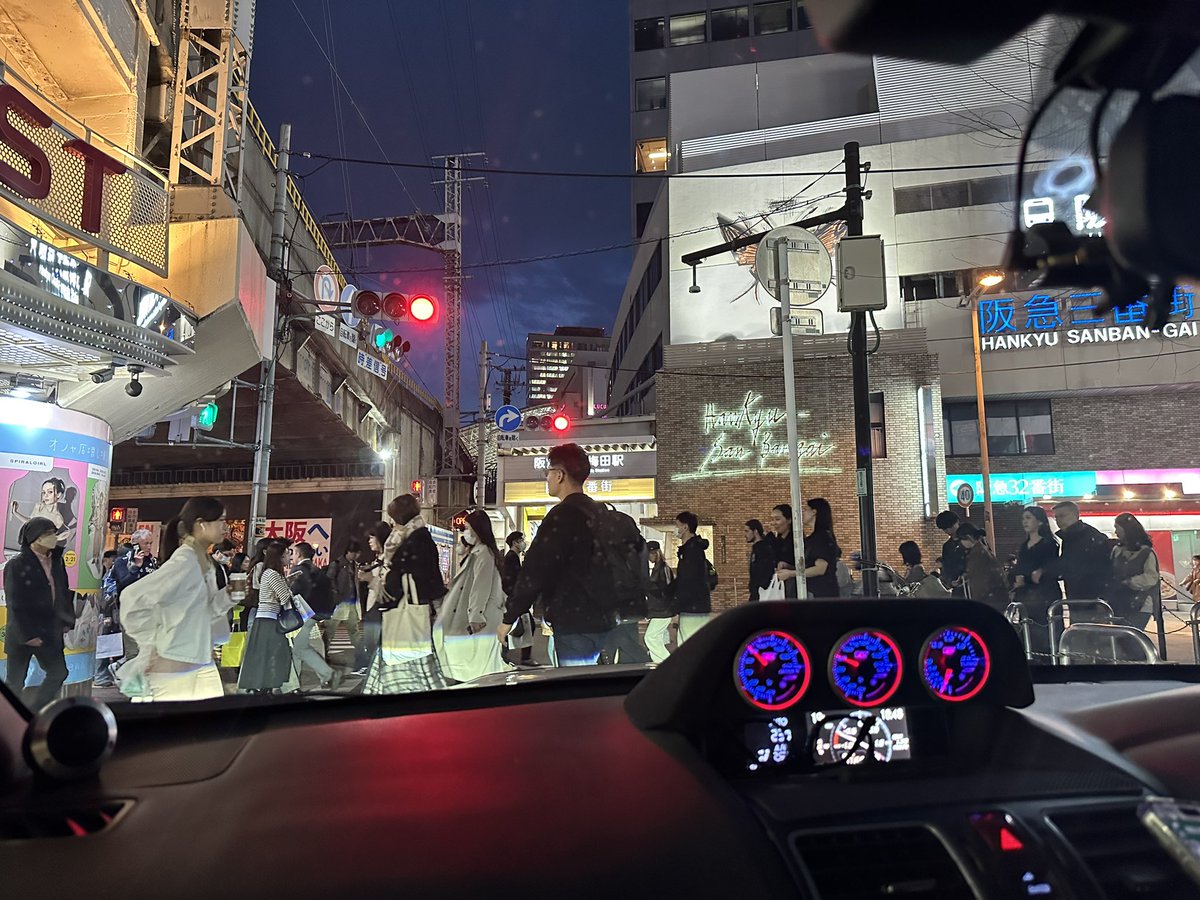 GGGTR73623429's tweet photo. 梅田全是小妹妹啊🥵🥵🥵 https://t.co/81pBM4VXeS