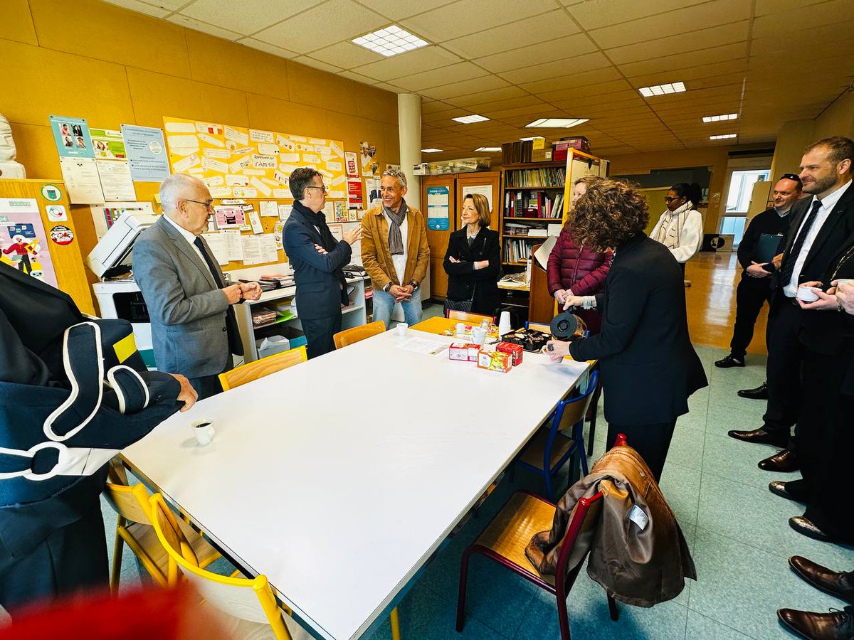 Notre école, faisons-la ensemble | École Rosa Parks
Projet #Avenir : élargir les horizons éveiller les ambitions
Échanges nourris entre le recteur et les élèves autour :
🔹 de la découverte des métiers
🔹 du sens donné aux apprentissages
🔹 de leur participation aux #WorldSkills