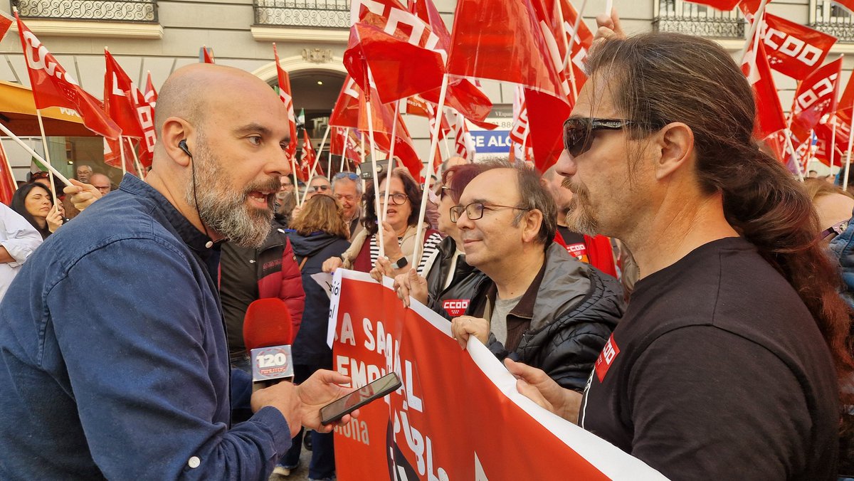 sae_fsc_ccoo's tweet photo. CCOO nos concentramos en Madrid para exigir más salario, empleo y derechos para las trabajadoras y trabajadores públicos
#SintiNoFunciona https://t.co/4ngDRM6Eaa