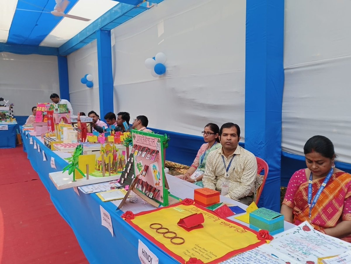 BiharEducation_'s tweet photo. उन्होंने कहा यह मेला न केवल शिक्षकों के नवाचार को मंच प्रदान करता है, बल्कि शिक्षा के क्षेत्र में गुणवत्ता व प्रभावशीलता बढ़ाने की दिशा में एक प्रेरणादायक पहल है।
(2/2)
#TLMमेला2025 #शिक्षा_का_उत्सव #CreativeTeachers
#BiharEducationDept https://t.co/ubVIrQSA45