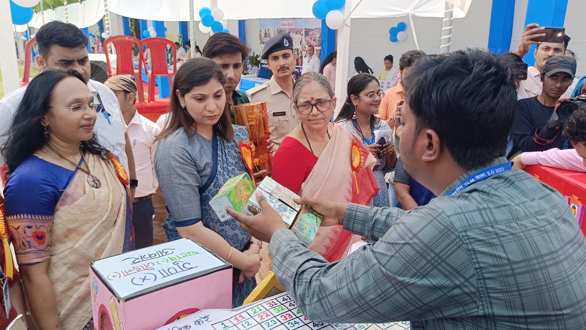 BiharEducation_'s tweet photo. उन्होंने कहा यह मेला न केवल शिक्षकों के नवाचार को मंच प्रदान करता है, बल्कि शिक्षा के क्षेत्र में गुणवत्ता व प्रभावशीलता बढ़ाने की दिशा में एक प्रेरणादायक पहल है।
(2/2)
#TLMमेला2025 #शिक्षा_का_उत्सव #CreativeTeachers
#BiharEducationDept https://t.co/ubVIrQSA45