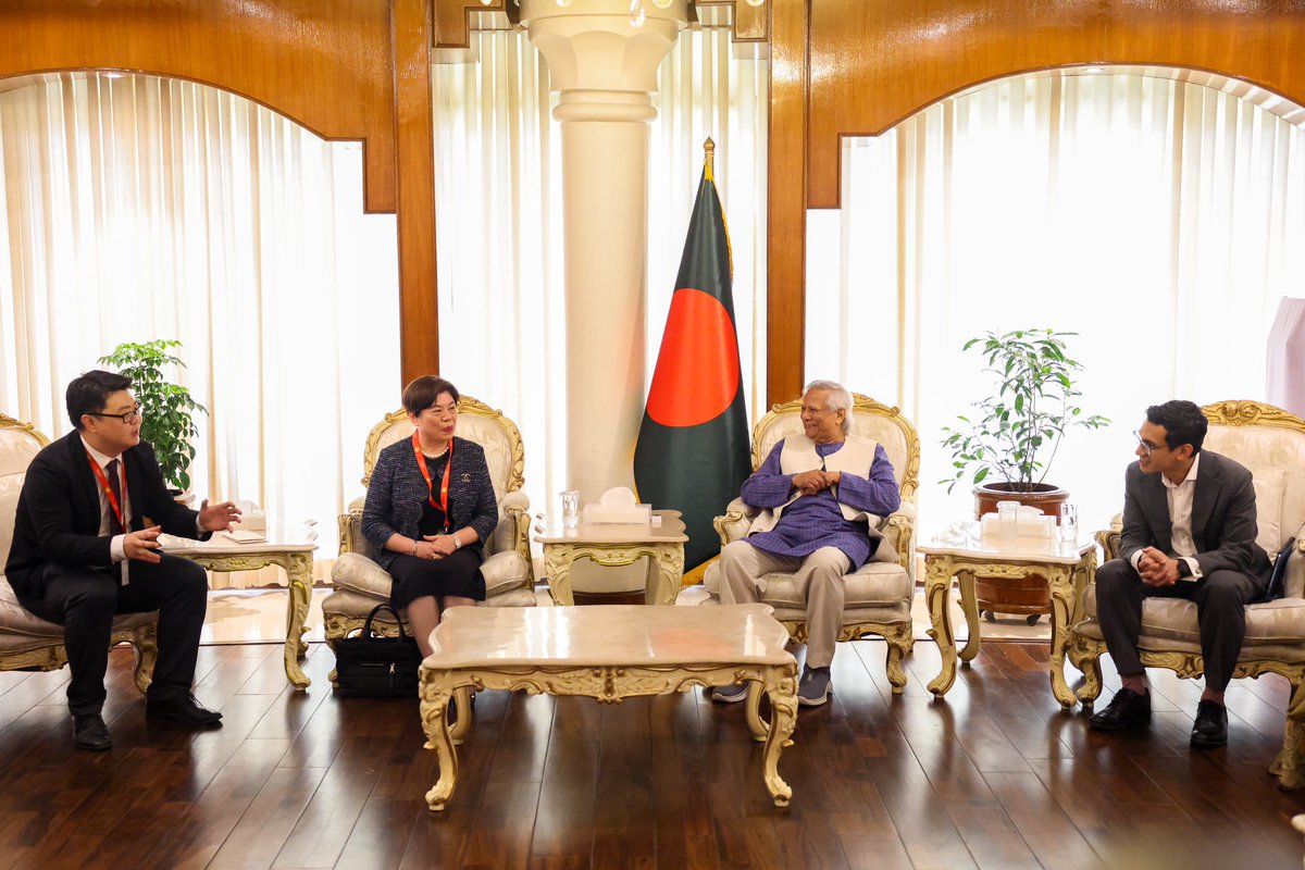 ChiefAdviserGoB's tweet photo. Chief Adviser Announces Breakfast Meetings for Chinese and Korean Investors

DHAKA, April 8: Chief Adviser Professor Muhammad Yunus announced on Tuesday that he will host a breakfast meeting for both Korean and Chinese investors to address any investment-related concerns and fast-track their investment in Bangladesh.

The Chief Adviser made these remarks during a meeting with a group of Chinese investors at the State Guest House Jamuna. The investors had come to Dhaka to participate in the Bangladesh Investment Summit 2025.

Professor Yunus stated that the investment climate, trade and labour-related reforms introduced by the Interim Government would attract more foreign investment to Bangladesh and facilitate the relocation of more Chinese and South Korean manufacturing plants to the country.

“Over the last eight months, we aimed to make it easier to invest in Bangladesh. The country has never had such a conducive environment for foreign investment before,” said the Chief Adviser.

He added that the Executive Chairman of BIDA (Bangladesh Investment Development Authority) would host monthly breakfast meetings with Korean and Chinese investors on the 10th of each month. While the meetings will be hosted by BIDA, the Chief Adviser will attend some of them to listen to a wide range of issues raised by the investors.

The Chief Adviser also proposed establishing a dedicated hotline and call centre service for foreign investors to register complaints and resolve issues promptly. “Any investor can call this number and register their complaints, and we will respond accordingly,” he said.

At least 30 prominent Chinese investors, representing major global companies in sectors such as infrastructure, power, transport, renewable energy, textiles, mobile telecommunications, waste management, logistics, and IT services, attended the meeting.

The delegation was led by Pauline Ngan, Vice President of Mainland Headgear Company Limited, one of the largest companies in the world.

Professor Yunus also shared details of his recent summit with Chinese President Xi Jinping in Beijing, where President Xi expressed his administration’s commitment to encouraging top Chinese companies to invest in Bangladesh. 

“I was touched by his gesture,” the Chief Adviser said of President Xi.

Officials from the Chinese companies expressed interest in investing in both the dedicated Chinese economic zone in Chittagong and the planned Chinese economic zone in Mongla, where China is set to modernise a seaport.

Several companies indicated their intention to establish Bangladesh as their South Asian production and operations hub, responding to the Chief Adviser’s call to transform the country into a top global manufacturing center.

“We have a ready-made market here, and in addition, you can cater to landlocked countries such as Nepal and Bhutan,” Professor Yunus added.

Some of the larger Chinese companies also expressed interest in investing in electric vehicle (EV) transition, lithium-ion battery production, renewable energy sources such as wind turbines, and offshore photovoltaic solar power generation.

Earlier in the day, several dozen South Korean investors also met with the Chief Adviser. 

BIDA Chairman Chowdhury Ashik Mahmud Bin Harun and SDG Coordinator Lamiya Morshed also attended the meeting.