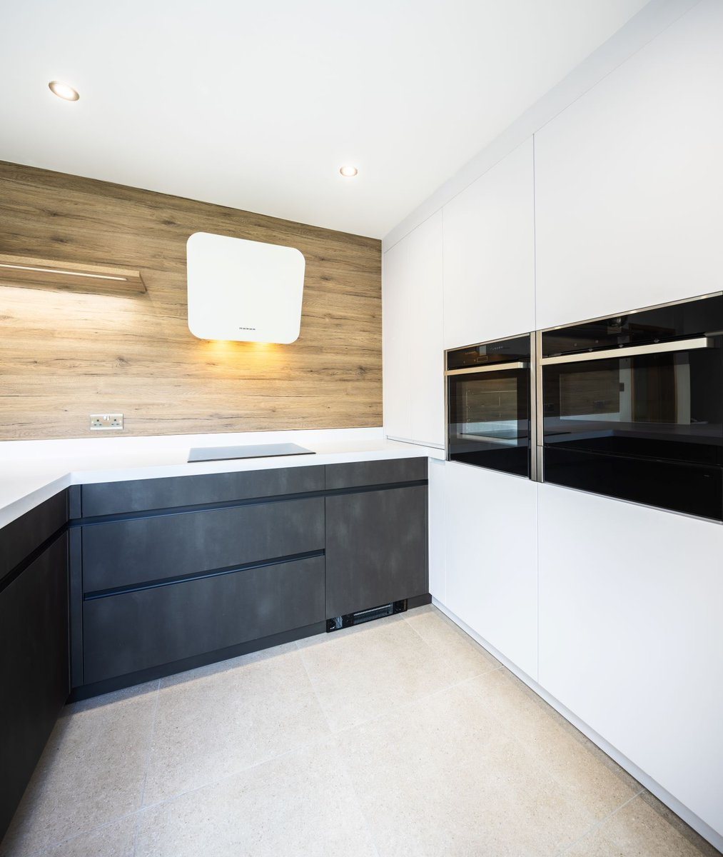 AndrewJamesKB's tweet photo. Sneak peek! Our latest Leicht kitchen project. Video tour coming soon! #LeichtKitchen #KitchenDesign #HomeRenovation https://t.co/9tyo3udCAS