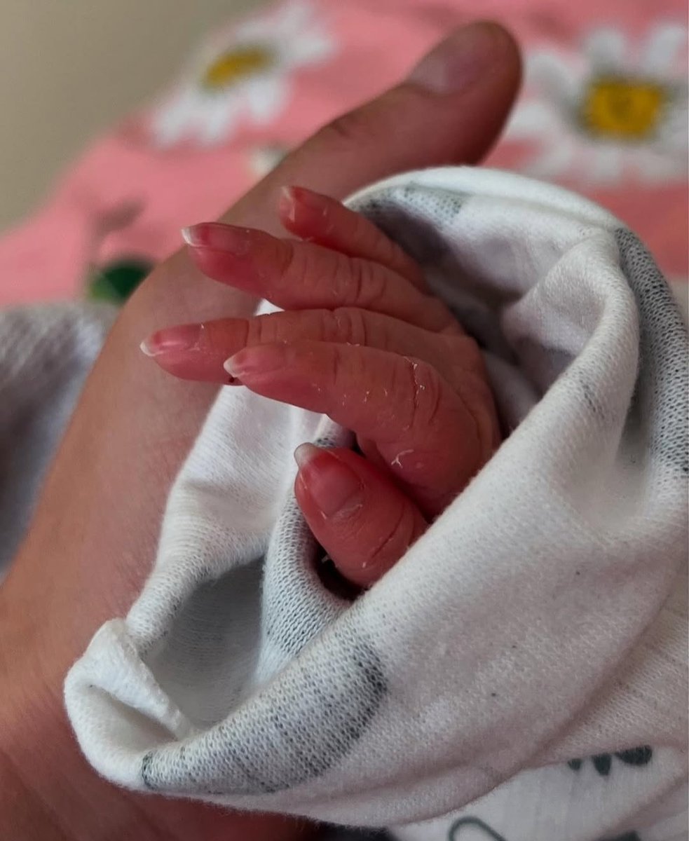 حرفه ای‌ترین ناخن کار ، خداست ... 🥹