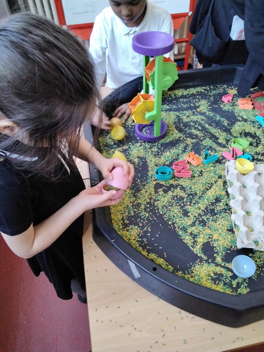 LeighPrimary's tweet photo. The children in the Nest have been very busy making Egg shakers using colourful rice.
#aricle29 #Nest #EasterTheme #spring2025 #sensoryplay #eggs #shakers #rice #lifelonglearners https://t.co/TYxue7YgEF