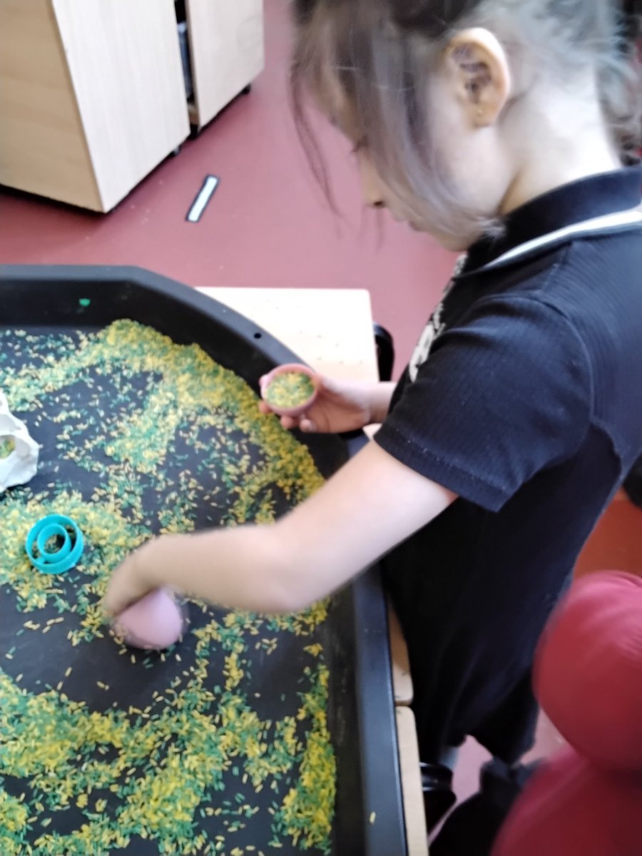 LeighPrimary's tweet photo. The children in the Nest have been very busy making Egg shakers using colourful rice.
#aricle29 #Nest #EasterTheme #spring2025 #sensoryplay #eggs #shakers #rice #lifelonglearners https://t.co/TYxue7YgEF