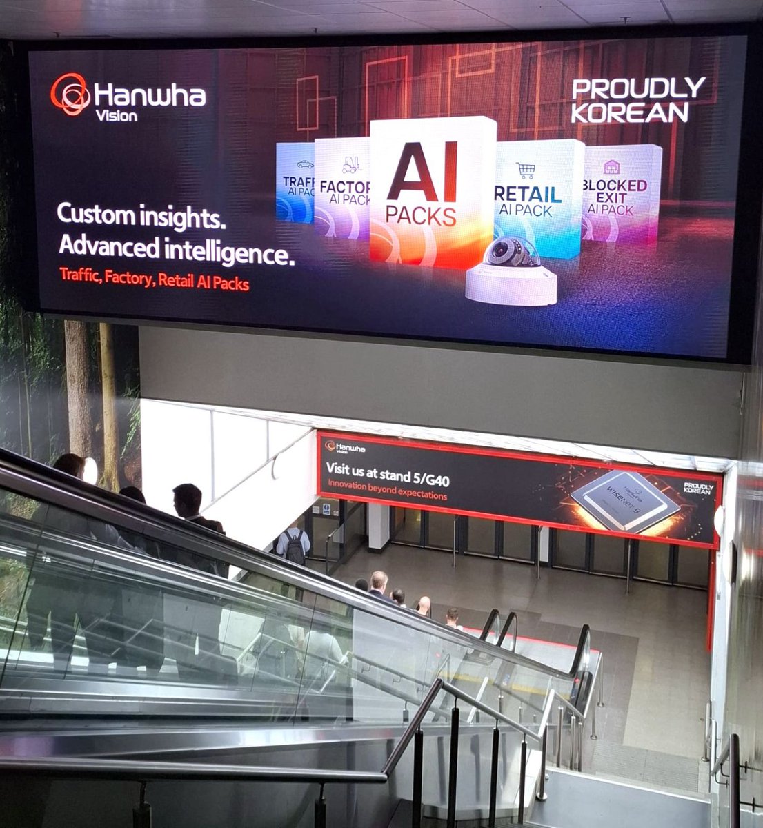 HanwhaVisionEU's tweet image. On the agenda today at The Security Event? The new era of AI 📈 

Curious about what’s next for AI in security - Sign up to our newsletter: hanwhavision.eu/newsletter/✍️

#TSE2025 #AI #Surveillance #SecurityInnovation #SmartSolutions