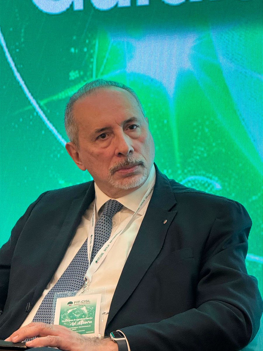 FitCisl's tweet photo. #8aprile  🗣️ Il SG @FitCisl @salvopellecchia è intervenuto alla Tavola Rotonda “Infrastrutture, Trasporti e Gestione dei Rifiuti: la sfida per lo sviluppo della Sicilia" organizzata dalla @FitCislSicilia durante il XIII Congresso regionale,sottolineando l'importanza di potenziare questi comparti, rafforzare i collegamenti tra le aree interne e risolvere le problematiche esistenti.
♻️ Occorre sviluppare infrastrutture moderne per il trattamento dei #rifiuti riducendo i costi legati al trasporto fuori regione.
👷L’ eccellenza dei protocolli sulla #sicurezza va applicata nelle aziende del settore, vanno istituiti comitati paritetici di analisi, monitoraggio e proposta delle azioni da intraprendere e, tra le altre cose, urge passare dalla classica #formazione ad un vero e proprio addestramento 
➡️È necessario il superamento degli effetti della burocrazia garantendo la legalità e una maggiore efficacia per realizzare opere in tempi più brevi
✅ Il piano di rilancio necessita dell'apporto sinergico e della collaborazione fattiva tra istituzioni, aziende, sindacati e società civile.
