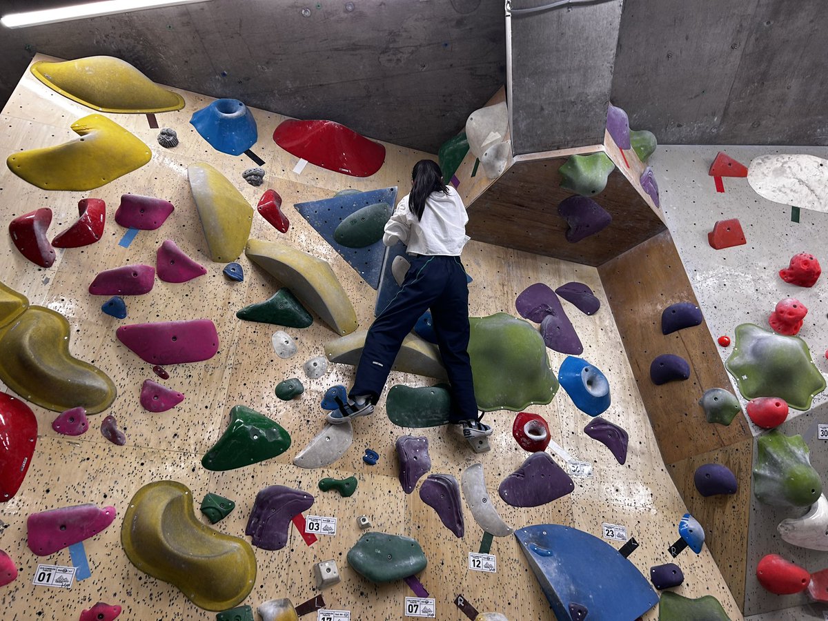 chalten_gcc's tweet image. 皆さんこんばんは！
学習院大学スポーツクライミング愛好会Chaltenです！

体験会も残すところあと1回となりました！
新入生がたくさん体験会に来てくれてとても嬉しく思います😊
Chaltenは年中入サーを受け付けてますので、気軽にDMでお声かけください！
 #春から学習院