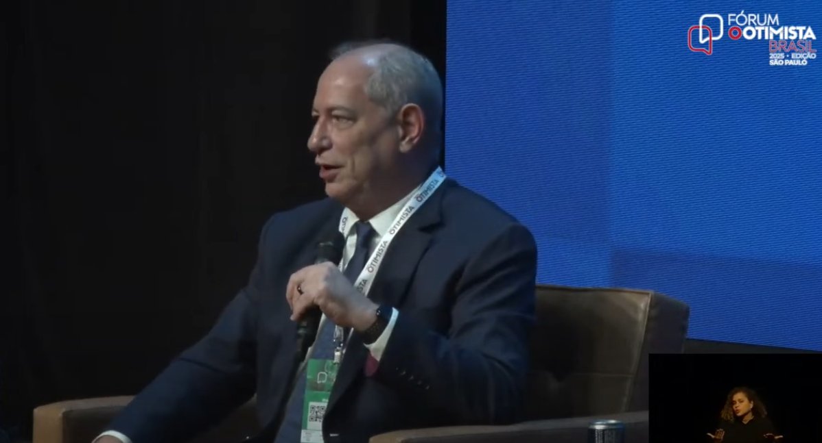 Toda vez que vejo Ciro Gomes falar sobre o Brasil penso em duas coisas:

01- Qual a chance de Lula, e principalmente Bolsonaro, falarem sobre os mesmos assunto com o mesmo conhecimento? Zero.

02- Como o Brasil não dá uma chance para esse homem? É simplesmente inacreditável!