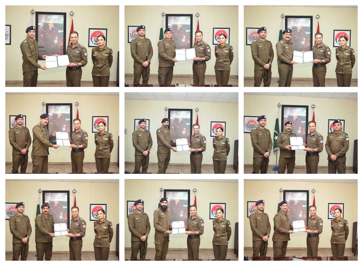 RwpPolice's tweet photo. سی پی او سید خالد ہمدانی کی جانب سے بہترین کارکردگی کا مظاہرہ کرنےوالےافسران واہلکاروں کی حوصلہ افزائی کاسلسلہ جاری، سی پی او نے چکلالہ کے علاقہ میں خطرناک ڈاکو شکیل کیانی کی پولیس پرفائرنگ کے باوجود بہادری سےمقابلہ کرنے پرافسران کوشاباش دی، تعریفی سرٹیفکیٹس اورنقد انعام سےنوازا، https://t.co/SNKkD3SmMZ