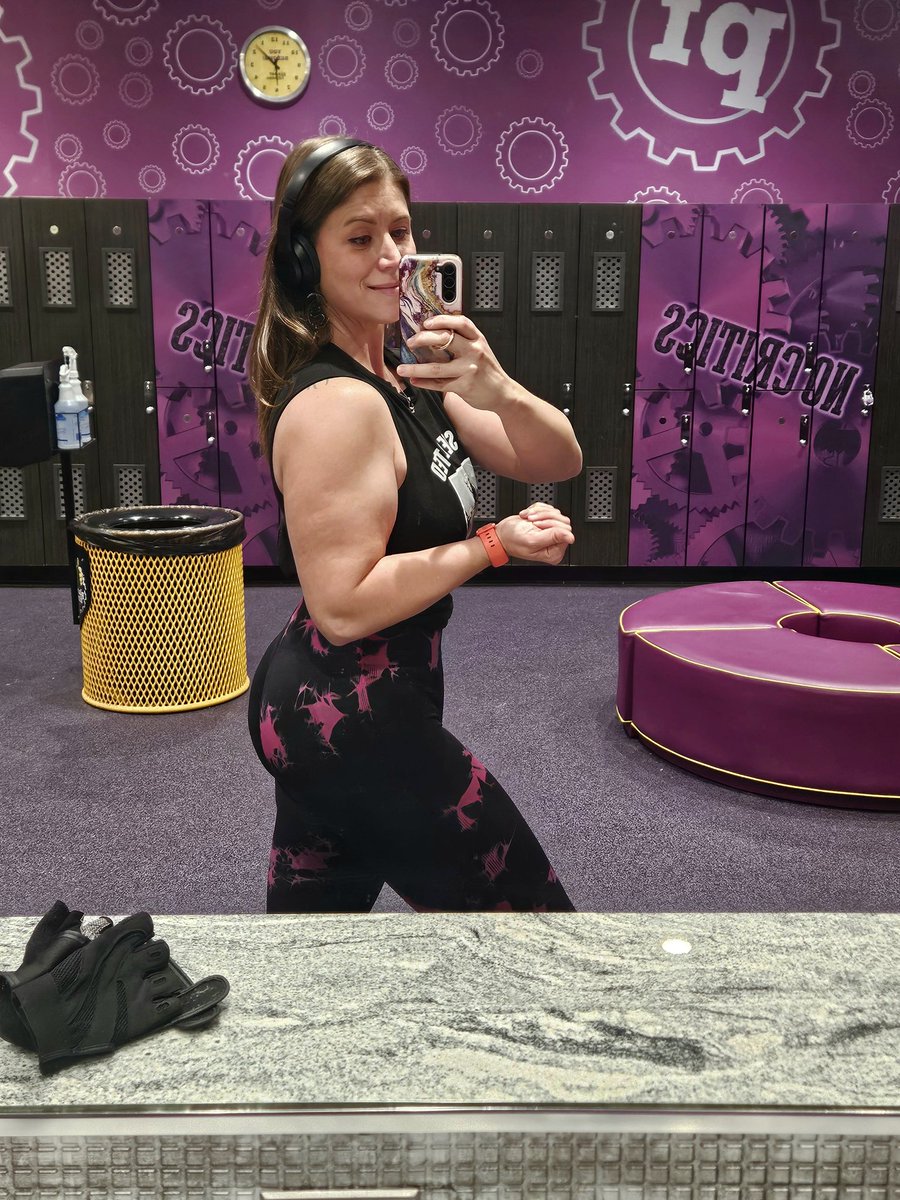 Samanthanolimit's tweet photo. Gym yesterday was upper body push day :) decent pump. My legs are pretty sore today lol so far I'm failing at the cut. I really need warmer weather so I can get motivated to eat better
#pump #lift #gymgirl #gymrat #naturalweightloss #needtocut #lackingmotivation https://t.co/pzdvNSVT5L