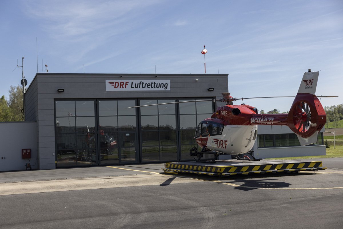 H145D3's tweet photo. Station Weiden, Airfield, Munchen🥰 
I 'love' DRF!!!!😍
Pictures are old(H145D2) and not mine! They fly now with the H145D3, with the 5 bladed mainrotor😇👌🏻 https://t.co/XEUG0WtUCV