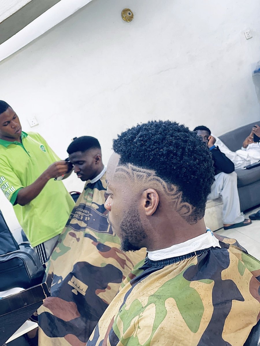 Defavoured_HP's tweet photo. New Week💈💈👜

You can come in Rough, but you won't go back the same👌🏽✌🏽💈🔥
#Lagos https://t.co/jRel7QHVQ1