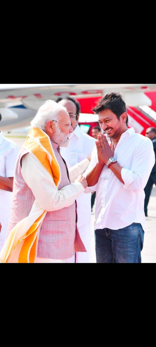 PriyankaSmile01's tweet photo. தலைமுறை தலைமுறையாய் காவி சங்கிகளின் அன்பான கூட்டணியில் கருப்பு சிவப்பு சங்கி குடும்பம்..!!🤡😂
#திமுக_பாஜக_கூட்டு #DMKAgainstTN #BMPWithDMK https://t.co/yu7T3l60IS