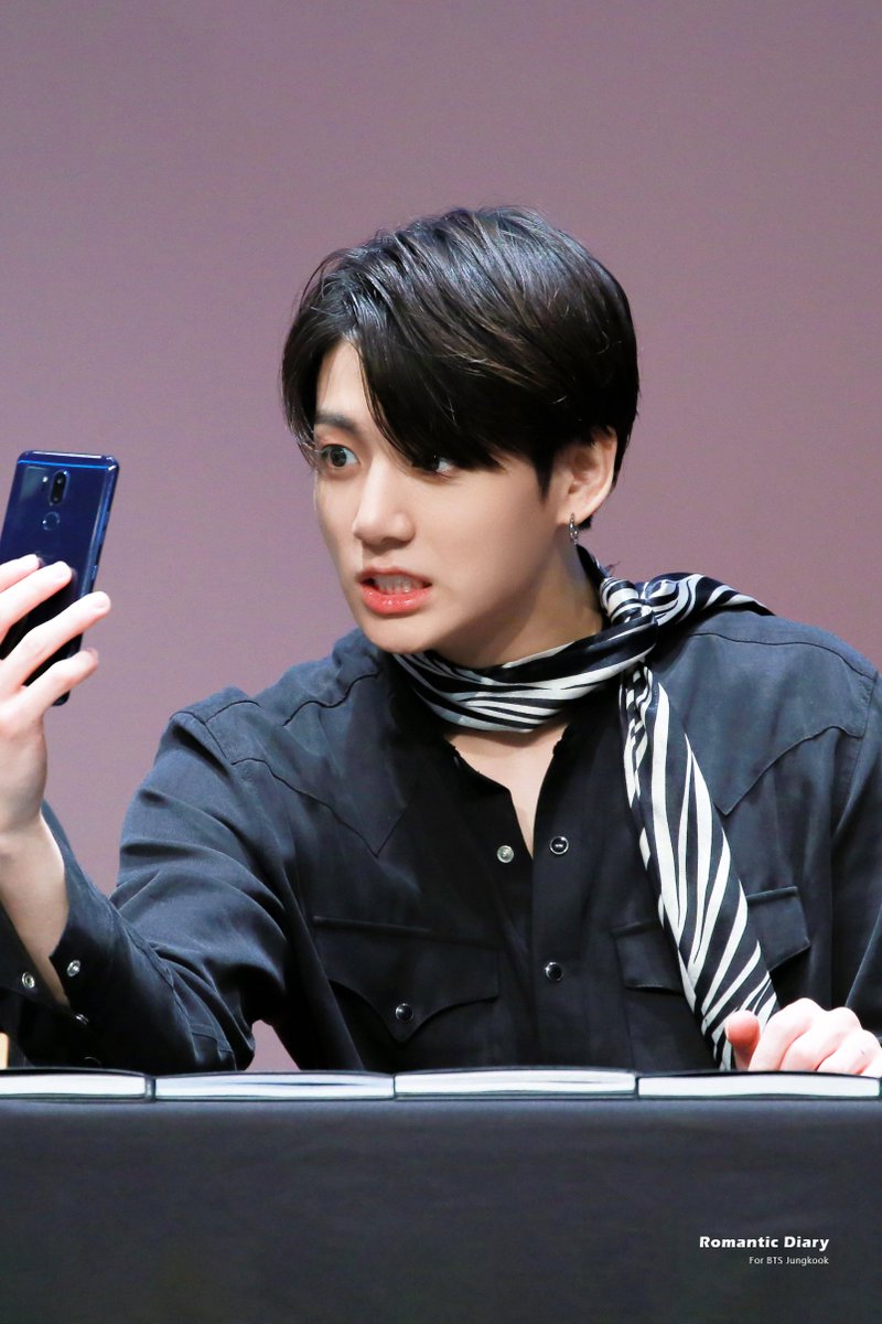 挑战退伍前每天解锁一张未公开 D-64✅
180607 Fansign
#JUNGKOOK #JK #정국
#BTS #방탄소년단 <a href="/BTS_twt/">방탄소년단</a>