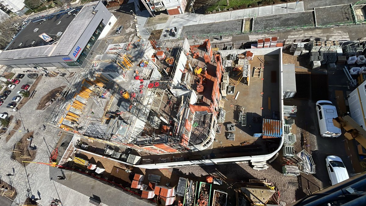 Spiebatignolles's tweet photo. [CŒUR D’OUVRAGE #LieuxDeVie] Un projet durable au cœur de Nantes🌳🏢

Defontaine, filiale de Spie batignolles construction régions, pilote la construction de la résidence Dervallières, projet qui s'inscrit dans le renouveau du quartier à Nantes.

👉https://t.co/jV21GfDz1v https://t.co/wpu4ZXbHeU