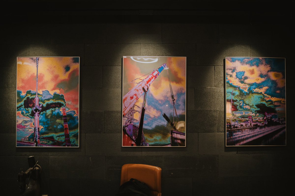 artfayv's tweet photo. Hi guys! My first exhibition was held in my workshop. All the photos are raw, taken with a broken camera.
#Fayv #Polychrome  #GlitchArt
#BrokenCameraArt #RawVisuals
#AnalogGlitch #UnfilteredReality
#DigitalDecay #VisualNoise
#ArtFromError #LoFiAesthetic https://t.co/7pjbrtY7HF