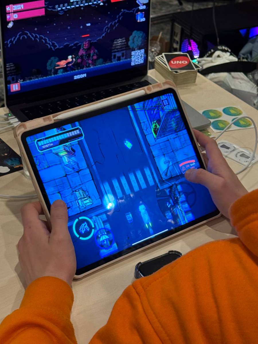 Wait... What? Interactive tweet media