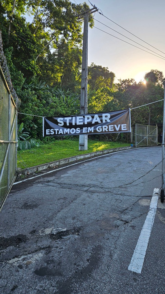 CinquiniPedro's tweet photo. GREVE! #eletrobras #nuclear #eletronuclear #lula #greve #direitos https://t.co/k9O5TmUSgm