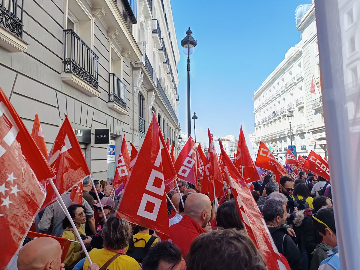 📢 Hoy la FSC Madrid está en la concentración para defender los derechos de las y los empleados públicos. ¡Basta de recortes y falta de reconocimiento a quienes sostienen los servicios públicos! ##SinTiNoFunciona