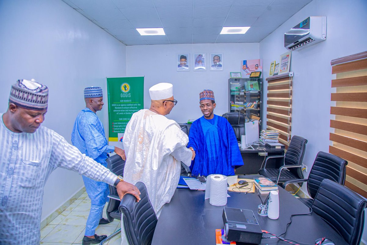 GOGISOfficial's tweet photo. #INSIDEGOGIS: Taraba Gov sends delegation to study GOGIS success in GIS/UIS. Led by Alhaji Sambo, they praised Gombe’s land reform under Gov Yahaya &amp; @DrKUHassan's leadership. Excited to replicate GOGIS model in Taraba State. 

#GombeState #LandReform #InnovationInGovernance https://t.co/V5dIvi6Oiu